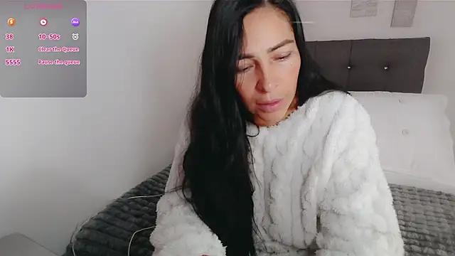 luna lgomez  online show from 11.28.25