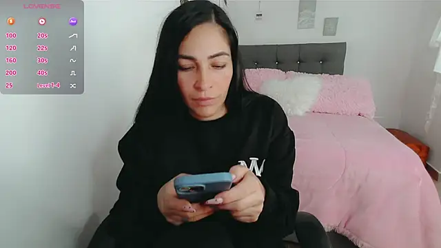 luna lgomez  online show from 12.23.25