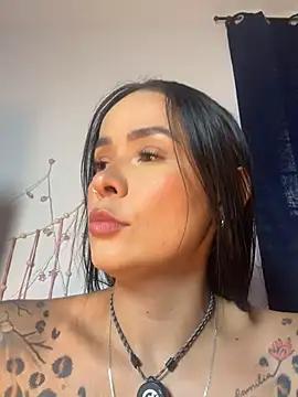 HotAlana  online show from 04.28.26