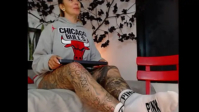 Sara Valkyri online show from 03.17.25