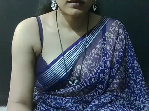 Snapshot of sugandha_bhabhi chatting on 10.11.25 sugandha bhabhi online show from 10.11.25