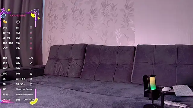 Snapshot of Li1_Kitty chatting on 10.30.25 Li1 Kitty online show from 10.30.25