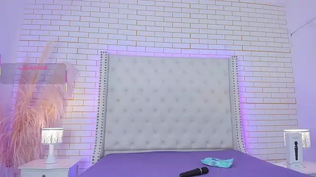 Snapshot of Emilly_wilson_ chatting on 10.09.25 Emilly wilson online show from 10.09.25