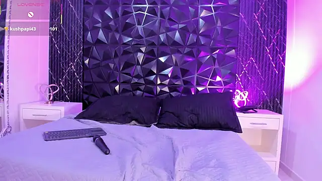 Snapshot of HileySweet chatting on 03.13.25 HileySweet online show from 03.13.25