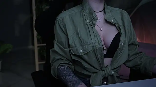 OliviaMcClean online show from 11.23.25