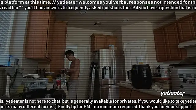 Snapshot of yetieater chatting on 06.09.26 yetieater online show from 06.09.26