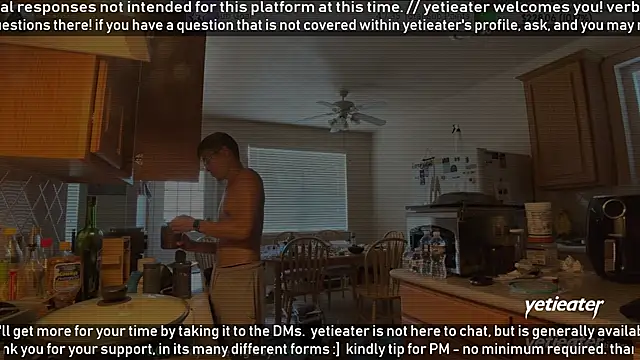 Snapshot of yetieater chatting on 06.10.26 yetieater online show from 06.10.26