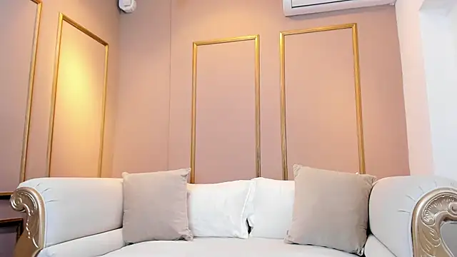 Snapshot of ValeriMilton chatting on 09.18.25 ValeriMilton online show from 09.18.25