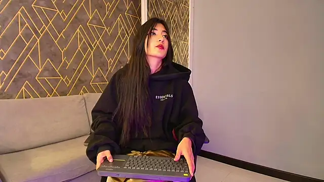 Tahara Romanov online show from 03.12.25