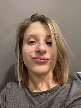 Snapshot of amorearte_m chatting on 03.01.25 amorearte m online show from 03.01.25