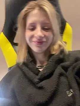 Snapshot of amorearte_m chatting on 03.02.25 amorearte m online show from 03.02.25