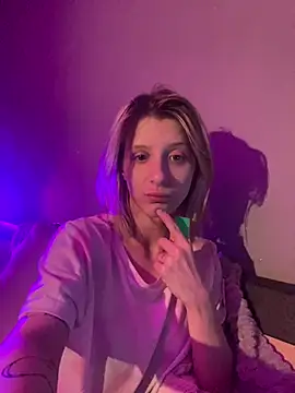 Snapshot of amorearte_m chatting on 03.04.25 amorearte m online show from 03.04.25