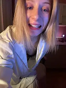 Snapshot of amorearte_m chatting on 03.05.25 amorearte m online show from 03.05.25