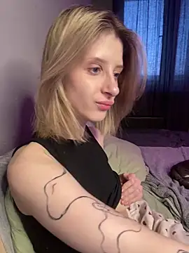 Snapshot of amorearte_m chatting on 03.09.25 amorearte m online show from 03.09.25