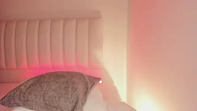 Snapshot of Hannahx__ chatting on 10.19.25 Hannahx online show from 10.19.25