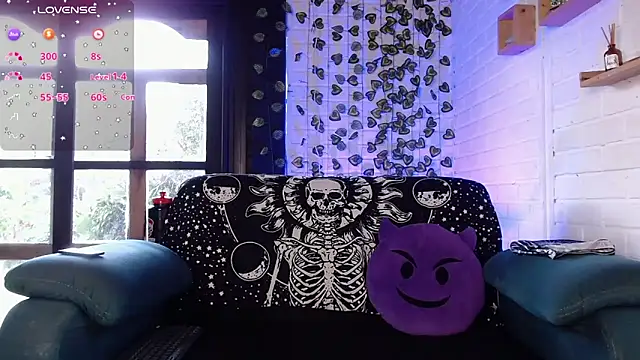 LiraSonnett online show from 12.15.25