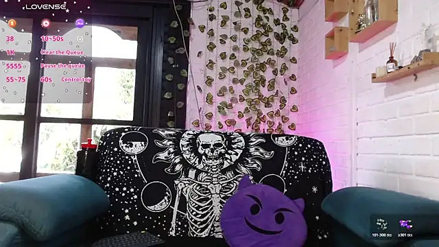 LiraSonnett online show from 02.04.26