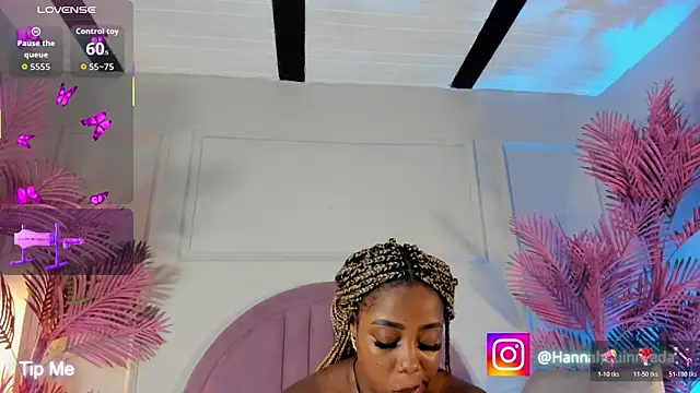Snapshot of Hanaahquinn chatting on 07.25.26 Hanaahquinn online show from 07.25.26