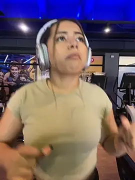 Snapshot of lunaxxx_69 chatting on 09.27.25 lunaxxx 69 online show from 09.27.25