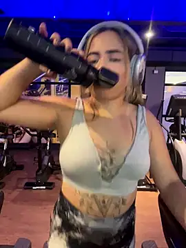 Snapshot of lunaxxx_69 chatting on 10.07.25 lunaxxx 69 online show from 10.07.25