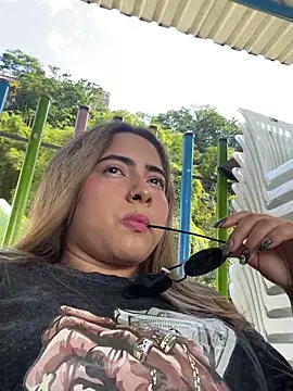 Snapshot of lunaxxx_69 chatting on 10.14.25 lunaxxx 69 online show from 10.14.25