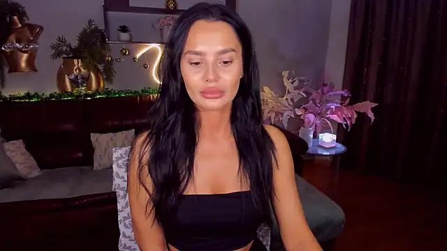 Snapshot of DanaSincere chatting on 12.17.25 DanaSincere online show from 12.17.25