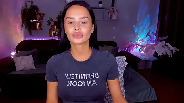 Snapshot of DanaSincere chatting on 06.18.26 DanaSincere online show from 06.18.26