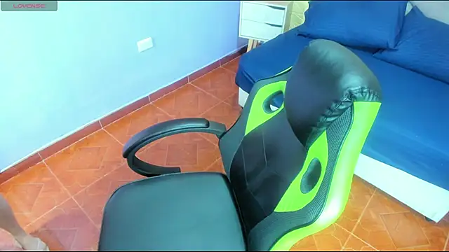 Snapshot of tamara_rouse1 chatting on 03.21.25 tamara rouse1 online show from 03.21.25