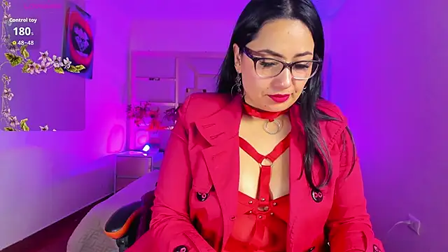 Snapshot of tamara_rouse1 chatting on 09.26.25 tamara rouse1 online show from 09.26.25