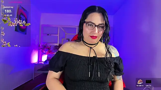 Snapshot of tamara_rouse1 chatting on 09.30.25 tamara rouse1 online show from 09.30.25