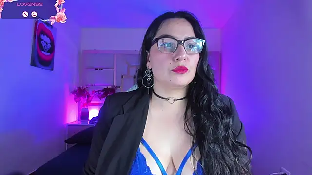 Snapshot of tamara_rouse1 chatting on 11.19.25 tamara rouse1 online show from 11.19.25