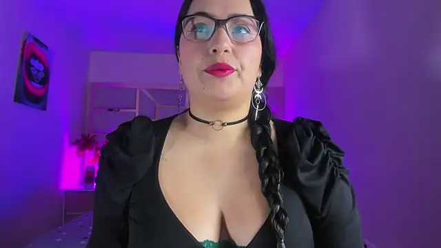 Snapshot of tamara_rouse1 chatting on 11.26.25 tamara rouse1 online show from 11.26.25