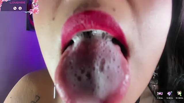 Snapshot of tamara_rouse1 chatting on 12.02.25 tamara rouse1 online show from 12.02.25