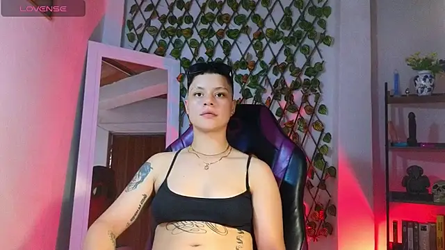 Snapshot of demimoore222 chatting on 03.10.25 demimoore222 online show from 03.10.25