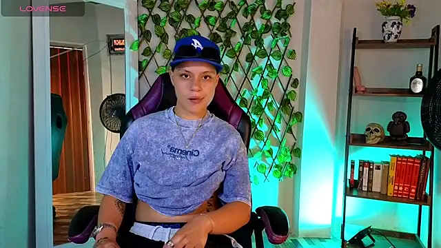 Snapshot of demimoore222 chatting on 03.17.25 demimoore222 online show from 03.17.25