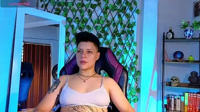 Snapshot of demimoore222 chatting on 03.19.25 demimoore222 online show from 03.19.25