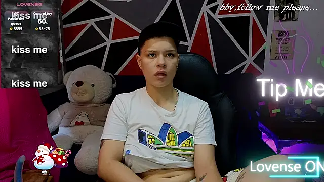 Snapshot of demimoore222 chatting on 11.27.25 demimoore222 online show from 11.27.25