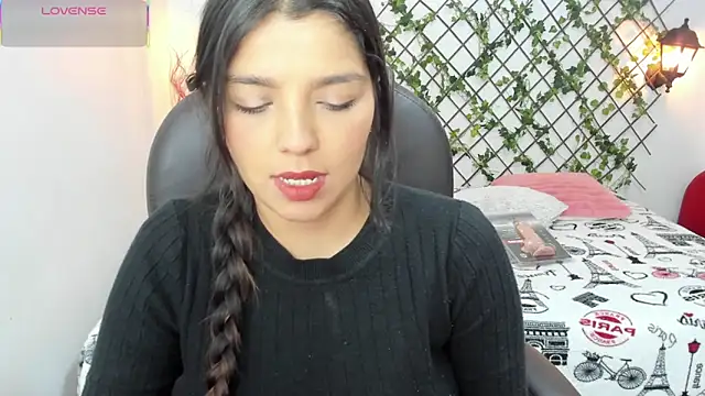 Snapshot of issa__nassar chatting on 10.15.25 issa nassar online show from 10.15.25