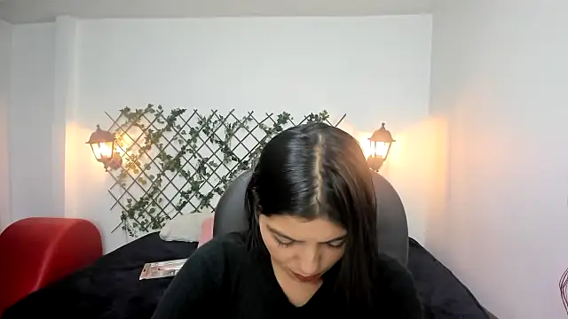 Snapshot of issa__nassar chatting on 11.06.25 issa nassar online show from 11.06.25