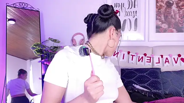 SaritaBratz online show from 02.12.26