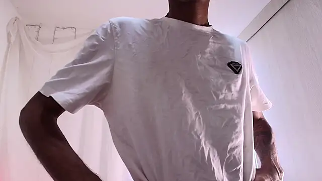 Snapshot of Miguel_bigcock chatting on 12.18.25 Miguel bigcock online show from 12.18.25