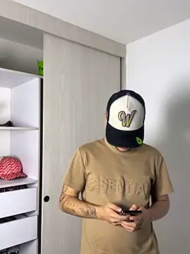 Snapshot of Miguel_bigcock chatting on 01.05.26 Miguel bigcock online show from 01.05.26