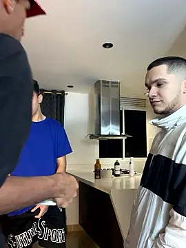 Snapshot of Miguel_bigcock chatting on 01.10.26 Miguel bigcock online show from 01.10.26