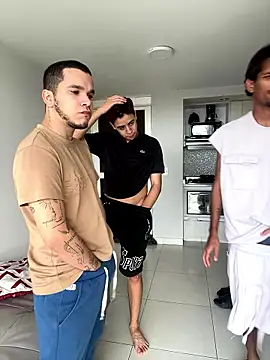 Snapshot of Miguel_bigcock chatting on 01.18.26 Miguel bigcock online show from 01.18.26