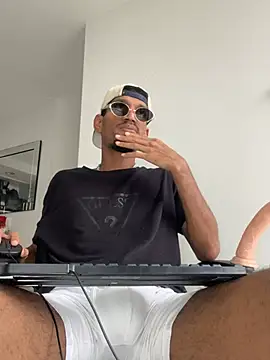 Snapshot of Miguel_bigcock chatting on 02.22.26 Miguel bigcock online show from 02.22.26