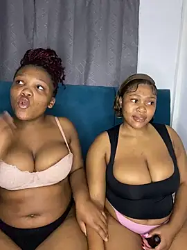 Snapshot of Beyoncex05 chatting on 09.13.25 Beyoncex05 online show from 09.13.25