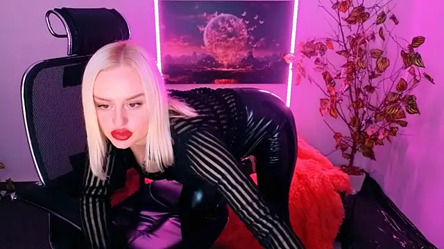 Snapshot of Miss_Alice_Silver chatting on 11.02.25 Miss Alice Silver online show from 11.02.25