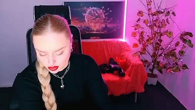 Snapshot of Miss_Alice_Silver chatting on 11.24.25 Miss Alice Silver online show from 11.24.25