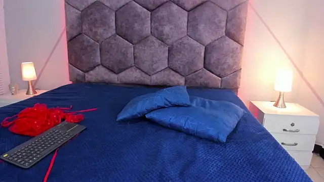 aurora collinss  online show from 03.20.25