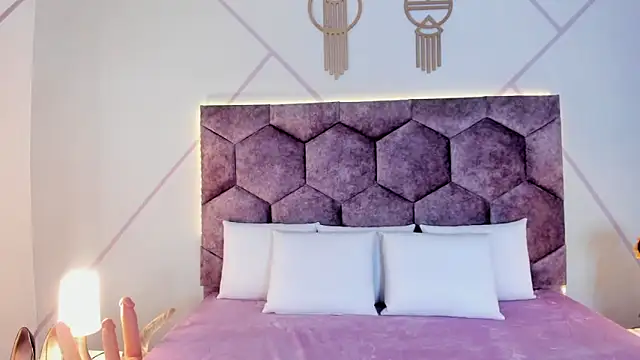 aurora collinss  online show from 11.01.25